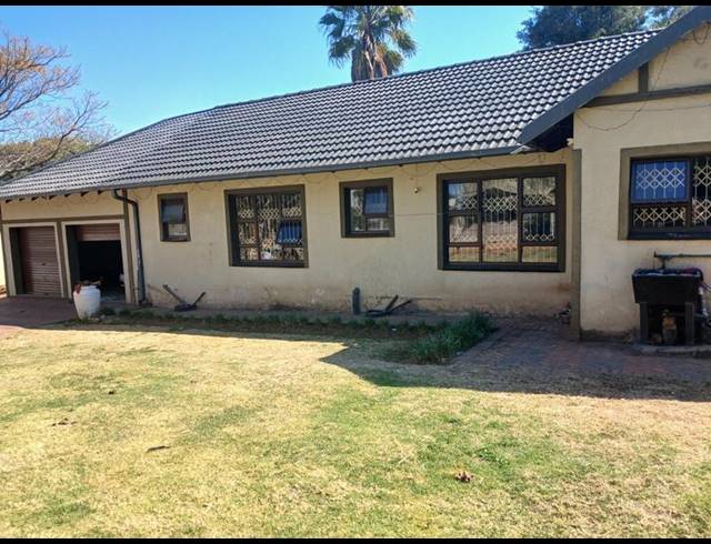 3 BEDROOM HOUSE FOR SALE IN BIRCH ACRES
